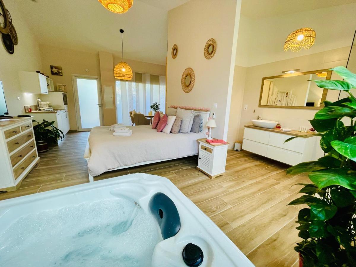 Les Jardins Du Castelas - Piscines, Jardins Et Spas Privatifs Uchaux ภายนอก รูปภาพ