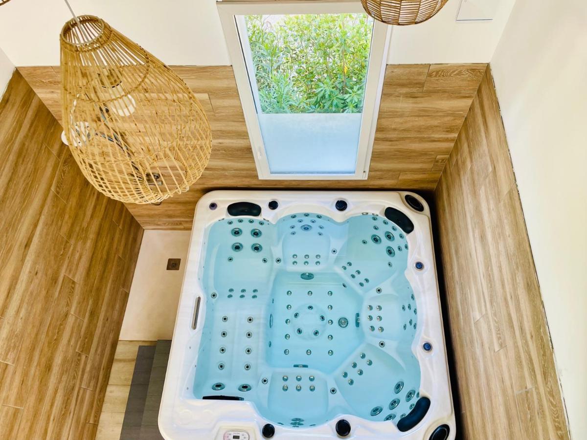Les Jardins Du Castelas - Piscines, Jardins Et Spas Privatifs Uchaux ภายนอก รูปภาพ