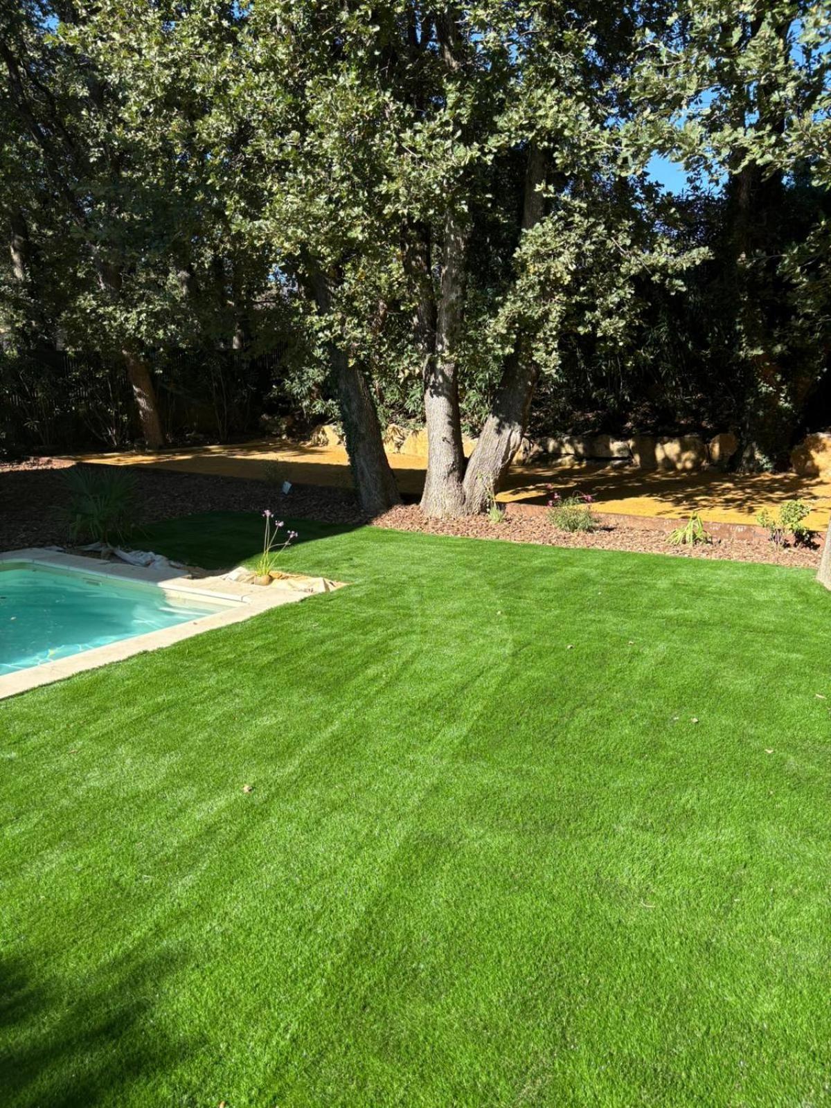 Les Jardins Du Castelas - Piscines, Jardins Et Spas Privatifs Uchaux ภายนอก รูปภาพ