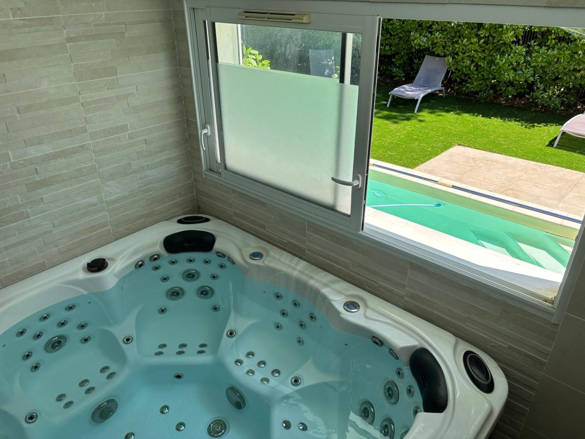 Les Jardins Du Castelas - Piscines, Jardins Et Spas Privatifs Uchaux ภายนอก รูปภาพ