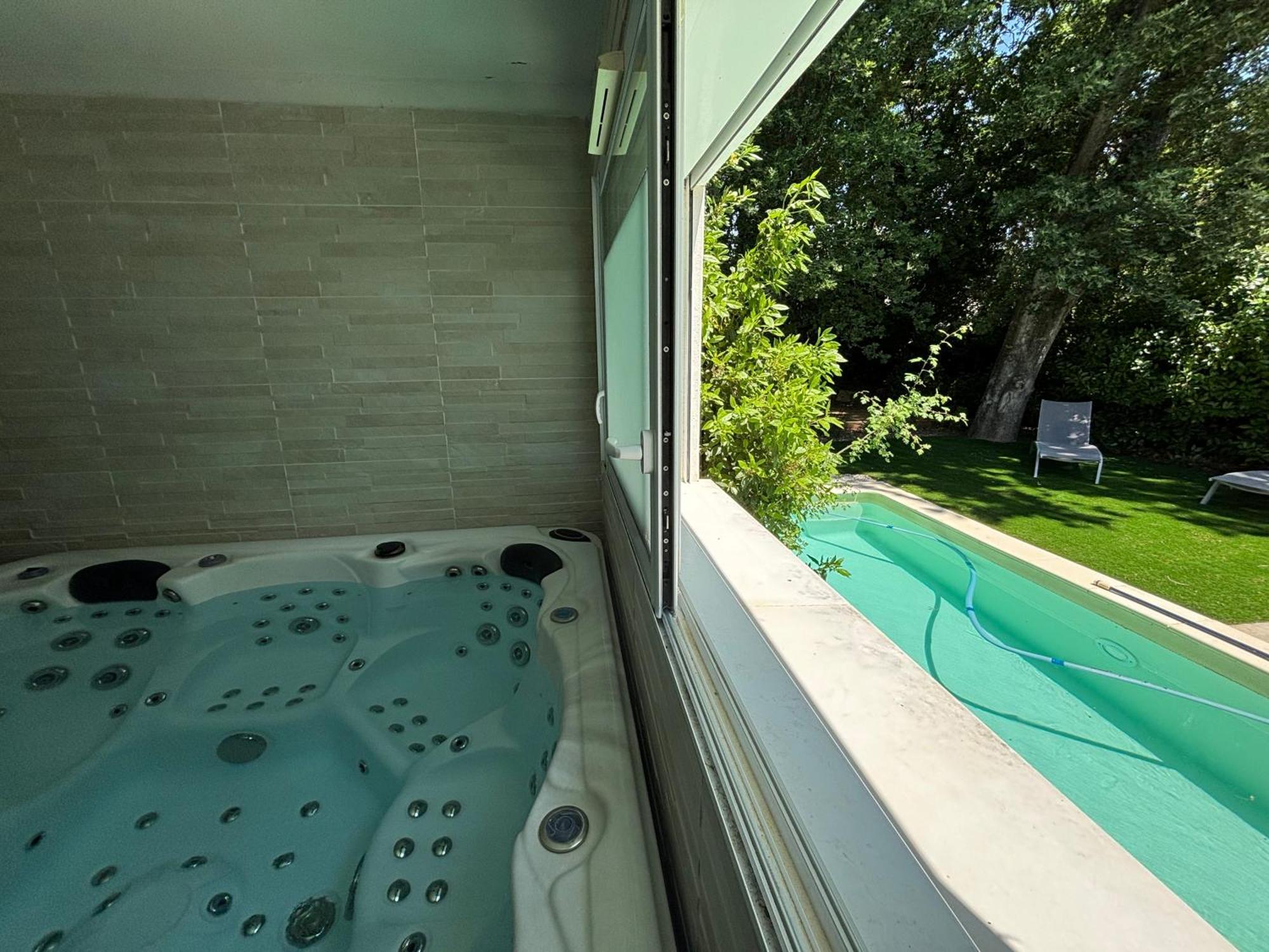Les Jardins Du Castelas - Piscines, Jardins Et Spas Privatifs Uchaux ภายนอก รูปภาพ
